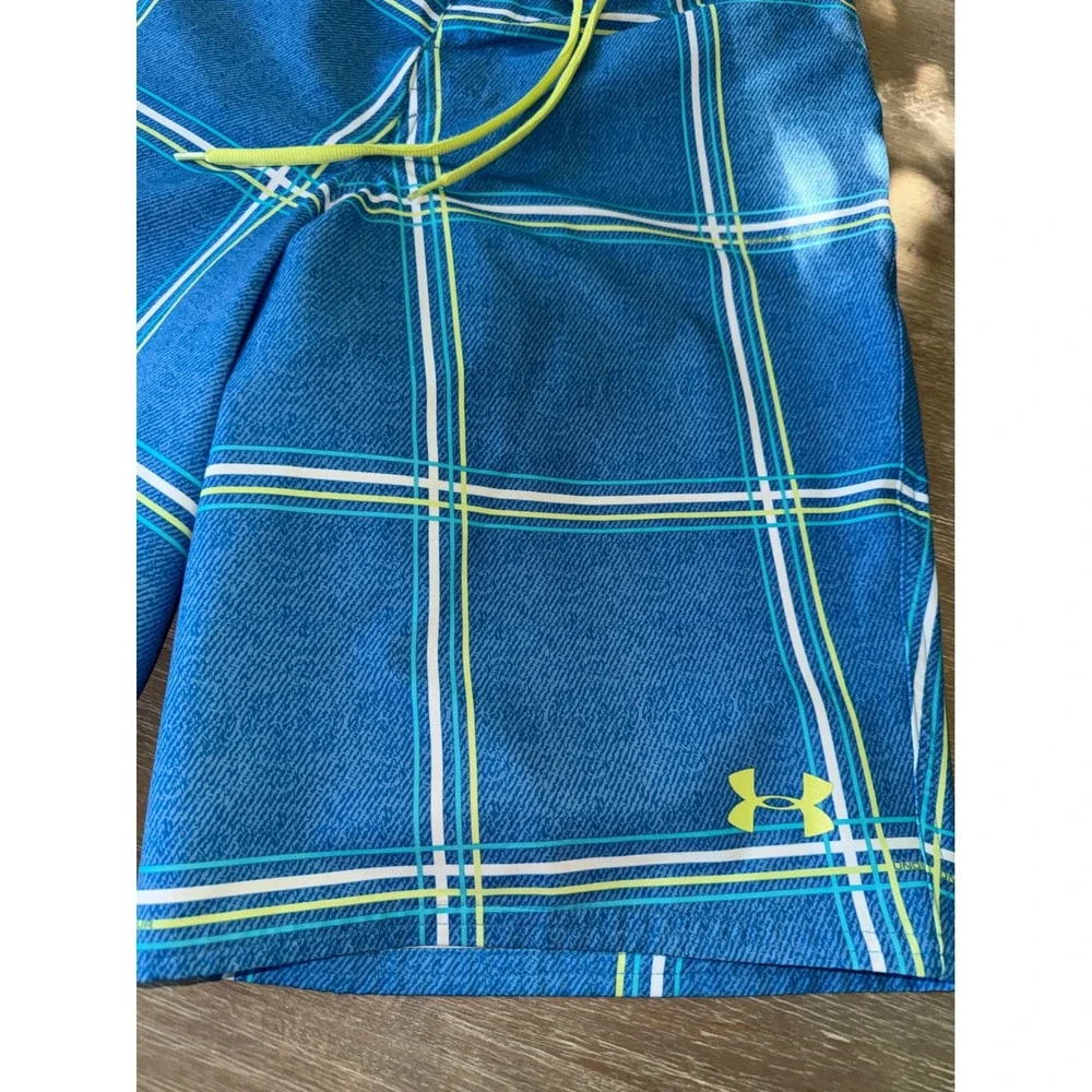 Under Armour HeatGear Mens Blue Plaid Board Shorts Swim Trunks Size 32 Loose Fit